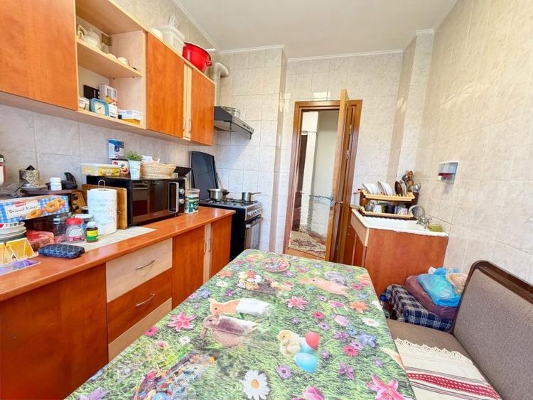 Apartament cu 2 camere semidecomandat, mobilat în Sud