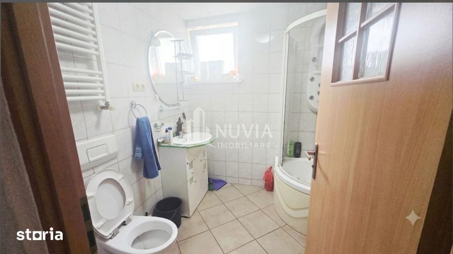 Casă cu 7 camere cu Teren 1500 Mp în Central