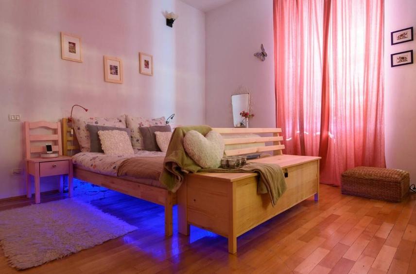 Apartament cu 2 camere semidecomandat, mobilat în Centrul Istoric