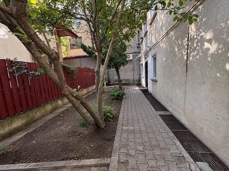 Casă individuală cu 6 camere cu Canalizare în 1 Mai