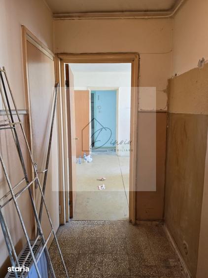 Apartament cu 3 camere semidecomandat în Titan