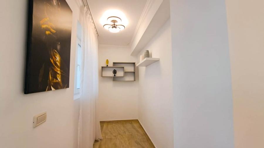Apartament cu 3 camere semidecomandat în Străulești