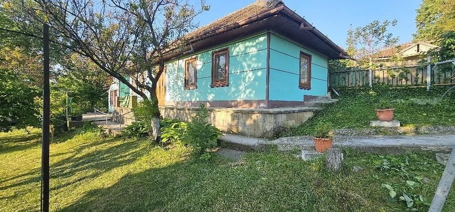 Casă cu 2 camere cu Teren 983 Mp în Central