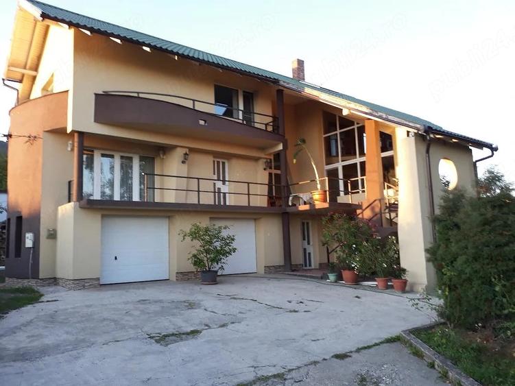 Casă cu 3 camere cu Teren 1200 Mp în Central
