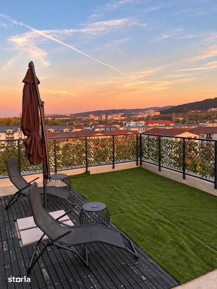 Penthouse cu 3 camere semidecomandat, mobilat în Florești
