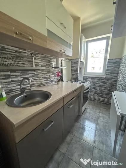 Apartament cu 2 camere semidecomandat în Florilor