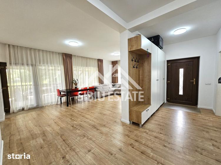 Casă cu 6 camere cu Teren 1000 Mp în Sadu