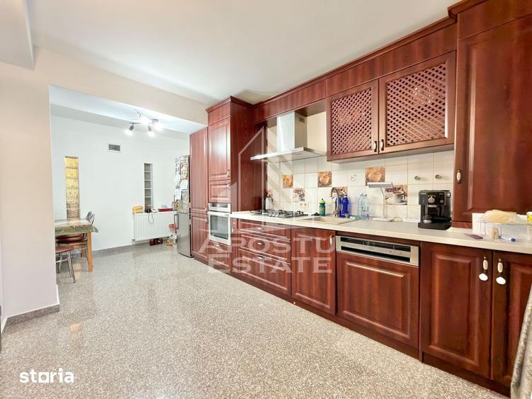 Casă cu 4 camere cu Teren 250 Mp în Sud
