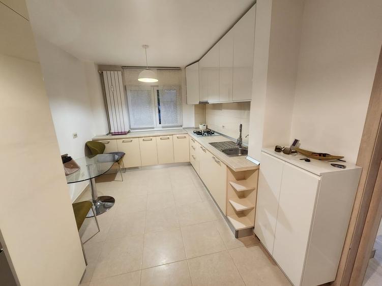 Apartament semidecomandat în Moșilor