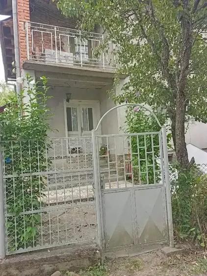 Casă cu 2 camere cu Teren 392 Mp în Rugășești