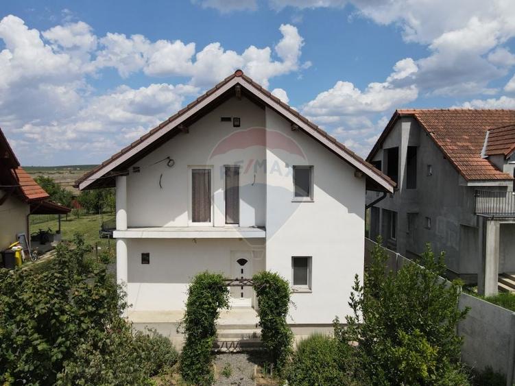 Casă individuală cu 4 camere cu Teren 813 Mp în Nord
