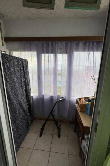 Apartament cu 4 camere decomandat în Exterior Vest