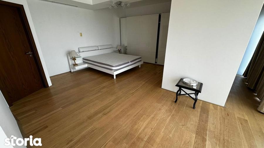 Apartament cu 5 camere în Faleza Nord