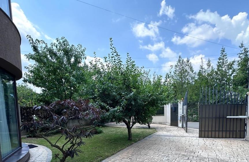 Casă individuală cu 7 camere cu Garaj în Nord
