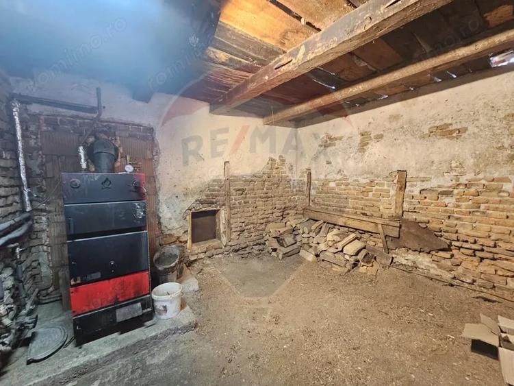 Casă cu 4 camere cu Teren 1371 Mp în Crivina