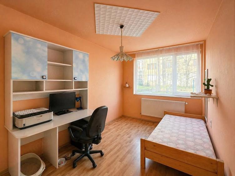 Apartament cu 3 camere semidecomandat în Central
