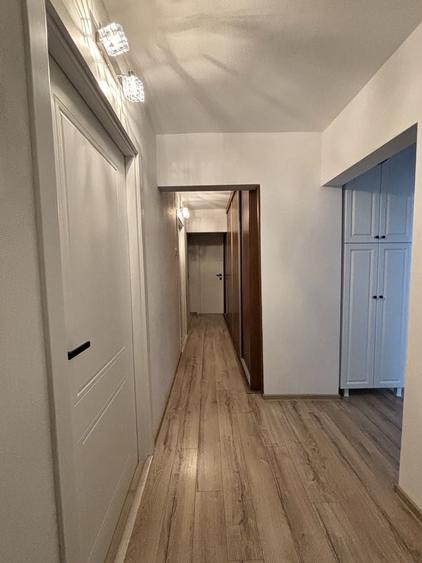 Apartament cu 4 camere decomandat în Exterior Vest