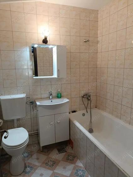 Garsonieră decomandată în Păcii