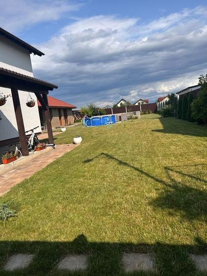 Casă cu 4 camere în Cristian