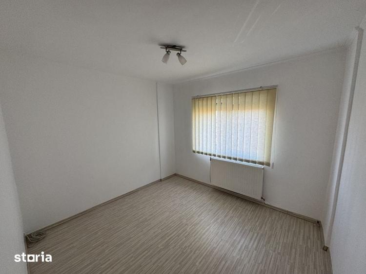 Apartament cu 3 camere decomandat în Micro 16