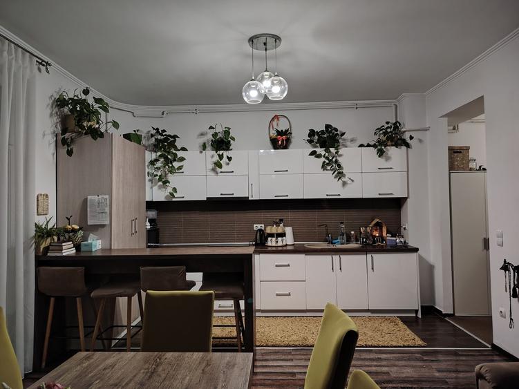 Apartament cu 3 camere decomandat în Exterior Vest
