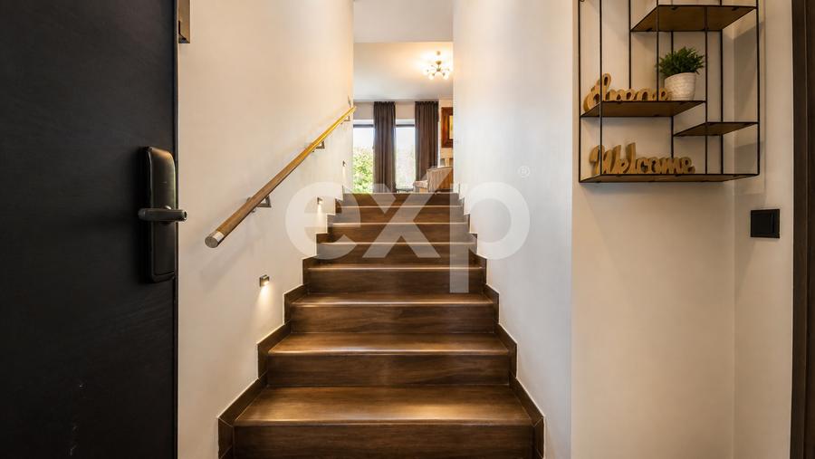Apartament cu 3 camere decomandat, mobilat în Poiana Brașov