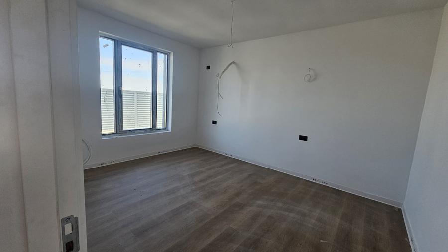 Casă individuală cu 4 camere cu Teren 420 Mp în Vidra