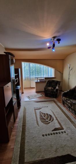 Sud ,se inchiriaza apartament decomandat 3 camere,pret 300 euro - 6