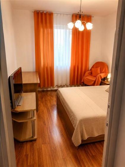 Apartament cu 3 camere decomandat, mobilat în Calea București