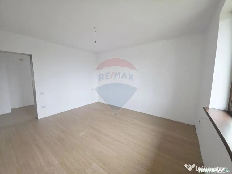 Casă cu 4 camere cu Teren 6110 Mp în Girov