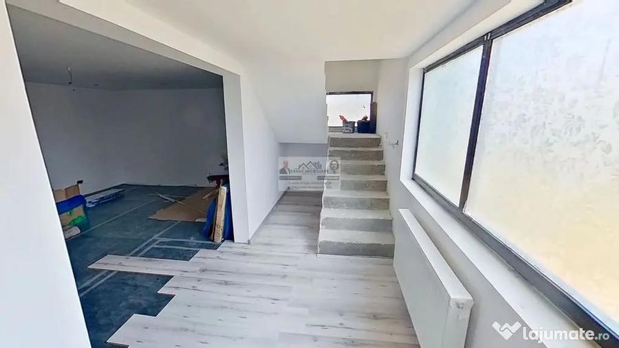 Casă cu 5 camere cu Teren 1159 Mp în Central
