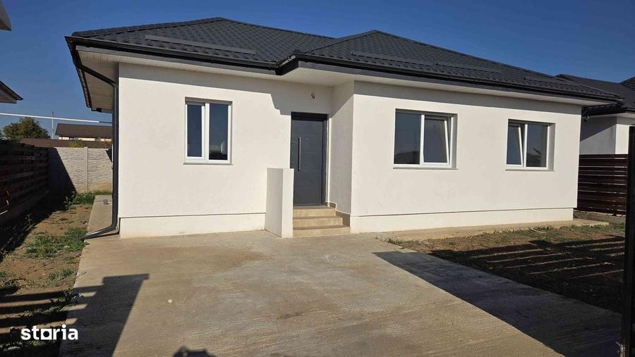 Casă cu 4 camere cu Teren 300 Mp în Crevedia