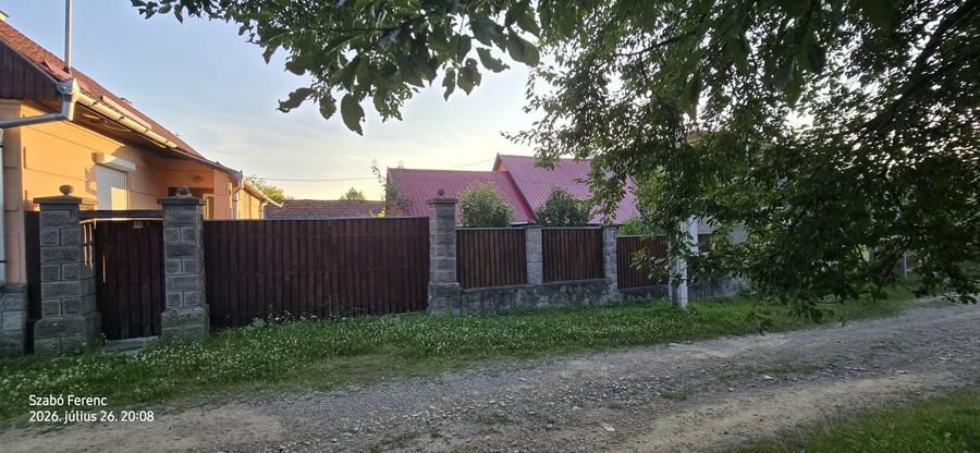 Casă cu 3 camere în Micfalău