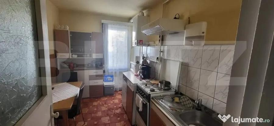Apartament cu 3 camere decomandat în Central