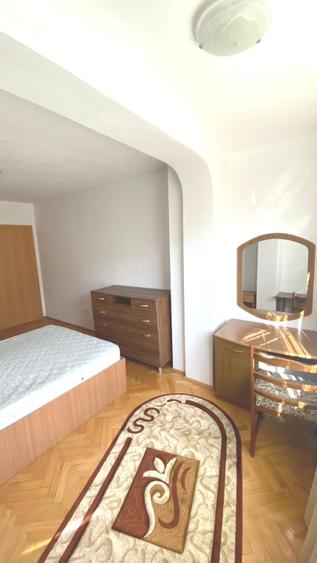 Apartament cu 3 camere decomandat, mobilat în Centrul Civic