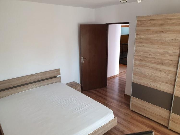 Apartament cu 2 camere decomandat, mobilat în Casa de Cultură