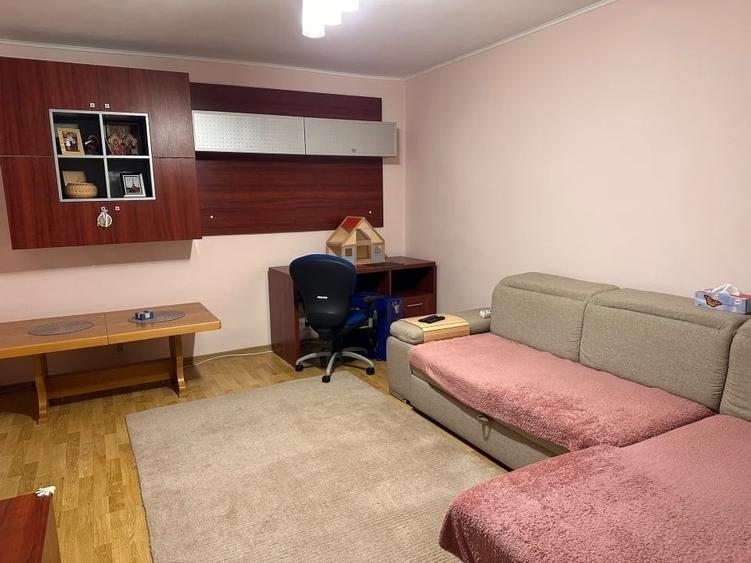 Apartament cu 3 camere decomandat, mobilat în Lujerului