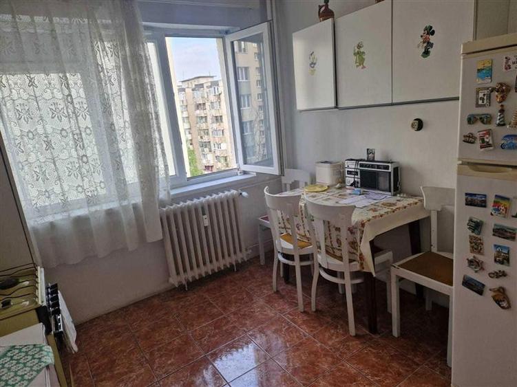 Apartament cu 3 camere decomandat în Doamna Ghica
