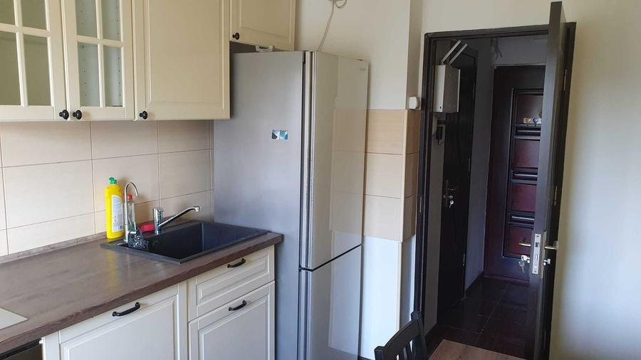 Apartament cu 3 camere semidecomandat în Central
