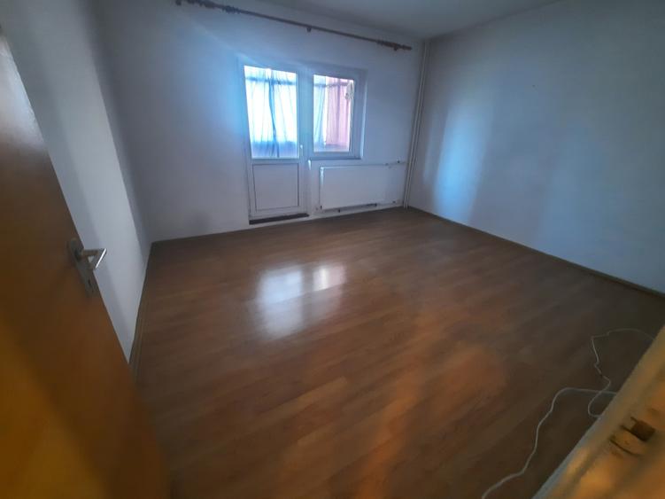 Apartament cu 3 camere decomandat în 13 Septembrie