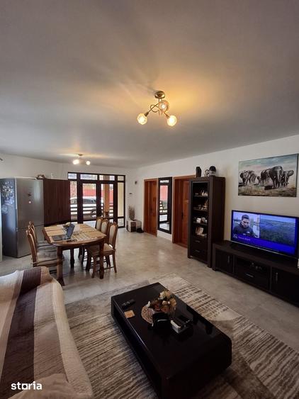 Casă cu 5 camere cu Teren 750 Mp în Dâmbul Morii