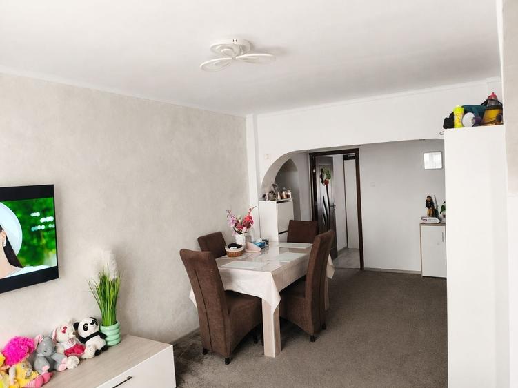 Apartament cu 4 camere decomandat în Exterior Vest
