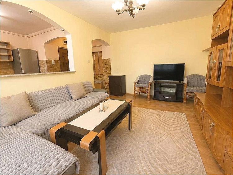 Apartament cu 3 camere semidecomandat, mobilat în Gheorgheni