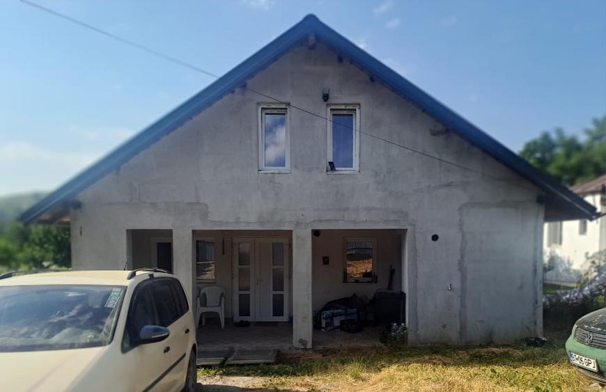 Casă individuală cu 5 camere cu Garaj în Băiceni