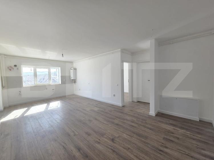 Apartament cu 3 camere semidecomandat în Florești
