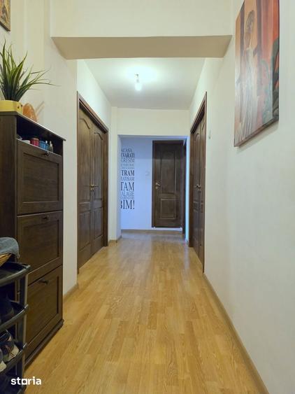 Apartament cu 4 camere decomandat în Vitan
