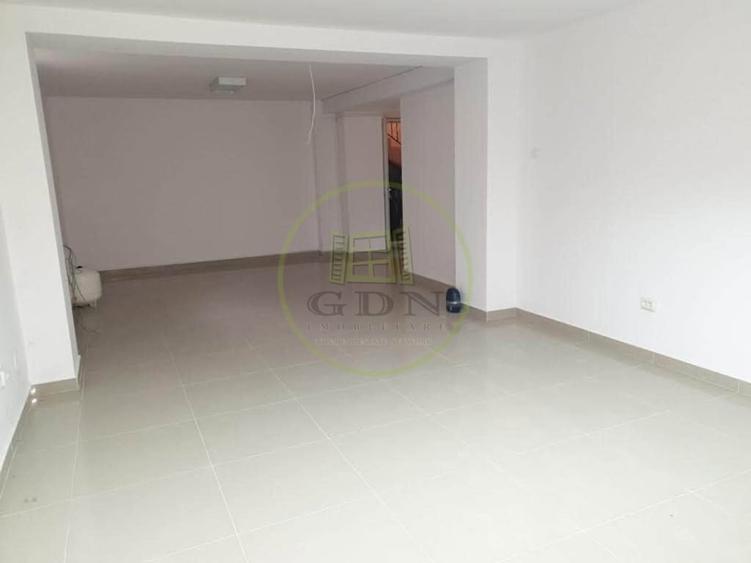 Casă individuală cu 15 camere cu Canalizare în Centrul Civic
