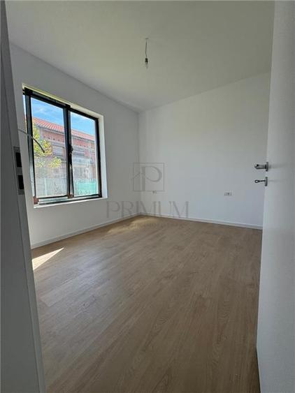 Duplex cu 4 camere cu Canalizare în Moșnița Nouă