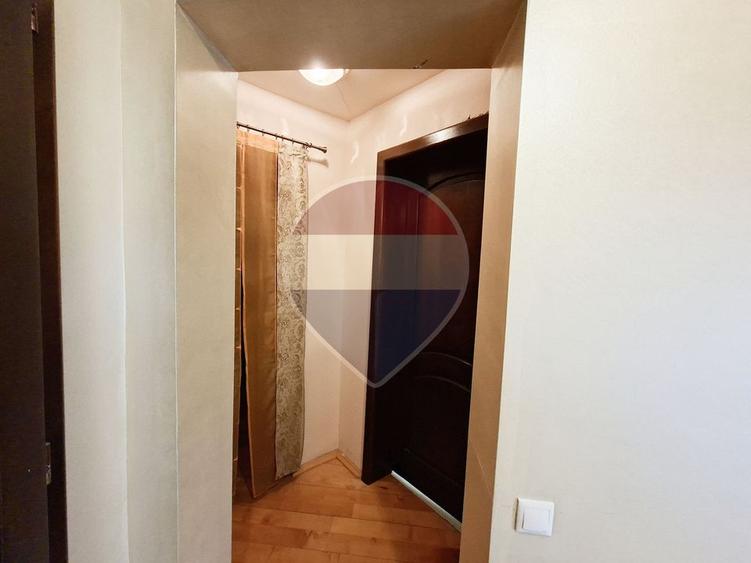 Casă individuală cu 6 camere cu Piscina în Central