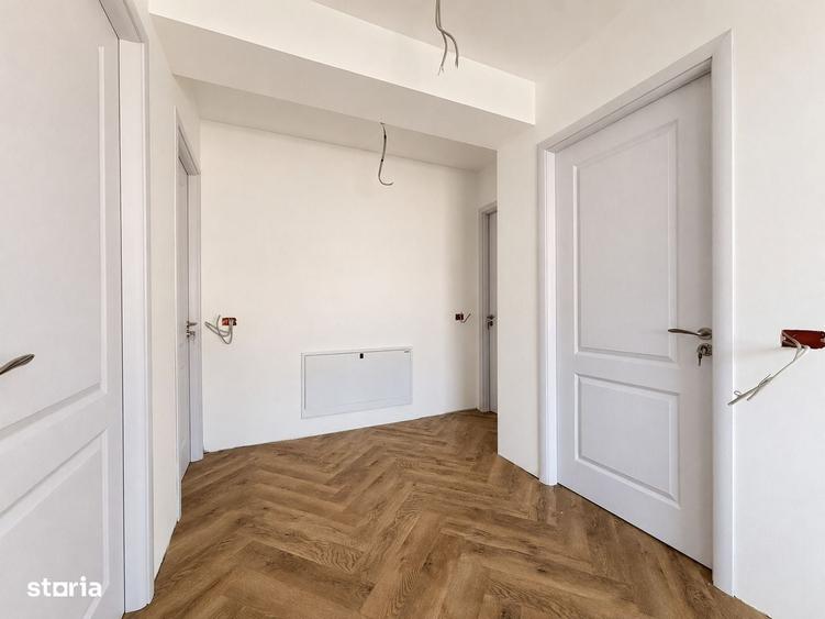 Casă cu 4 camere în Lumina